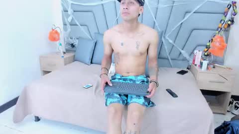 erack_and_emmy online show from November 2, 2025, 4:04 am