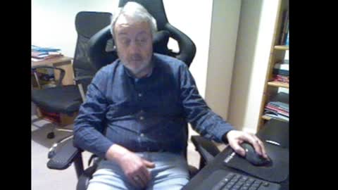 Snapshot of erasmus_d chatting on January 10, 2025, 6:38 pm erasmus_d online show from January 10, 2025, 6:38 pm