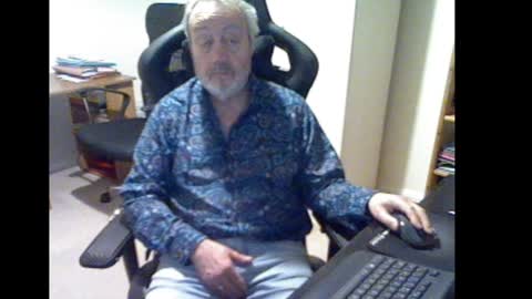 Snapshot of erasmus_d chatting on January 12, 2025, 6:05 pm erasmus_d online show from January 12, 2025, 6:05 pm