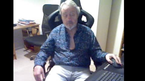 Snapshot of erasmus_d chatting on February 2, 2025, 5:59 pm erasmus_d online show from February 2, 2025, 5:59 pm