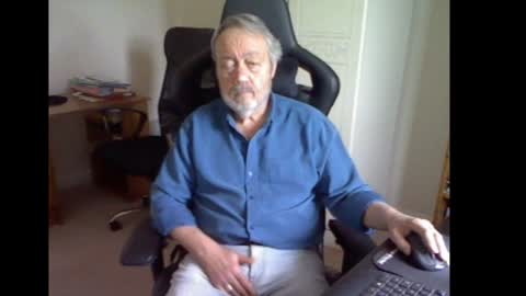 Snapshot of erasmus_d chatting on February 4, 2025, 12:33 pm erasmus_d online show from February 4, 2025, 12:33 pm