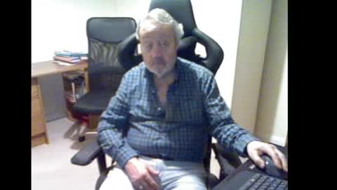 Snapshot of erasmus_d chatting on February 19, 2025, 7:05 pm erasmus_d online show from February 19, 2025, 7:05 pm