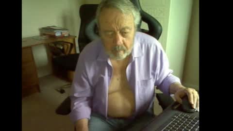 Snapshot of erasmus_d chatting on September 29, 2025, 5:07 pm erasmus_d online show from September 29, 2025, 5:07 pm