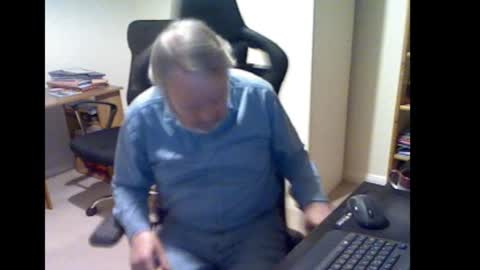 Snapshot of erasmus_d chatting on October 17, 2025, 5:15 pm erasmus_d online show from October 17, 2025, 5:15 pm