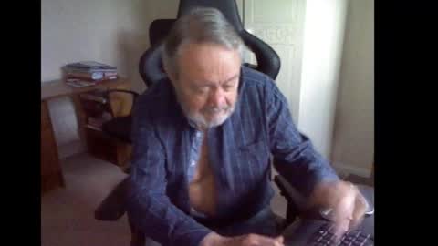Snapshot of erasmus_d chatting on October 21, 2025, 4:41 pm erasmus_d online show from October 21, 2025, 4:41 pm