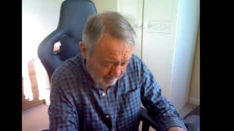 Snapshot of erasmus_d chatting on October 25, 2025, 2:35 pm erasmus_d online show from October 25, 2025, 2:35 pm