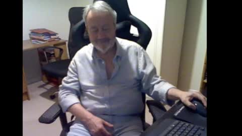 Snapshot of erasmus_d chatting on October 31, 2025, 6:09 pm erasmus_d online show from October 31, 2025, 6:09 pm