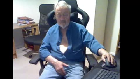 Snapshot of erasmus_d chatting on November 1, 2025, 6:21 pm erasmus_d online show from November 1, 2025, 6:21 pm