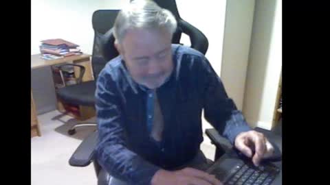 Snapshot of erasmus_d chatting on November 2, 2025, 5:15 pm erasmus_d online show from November 2, 2025, 5:15 pm