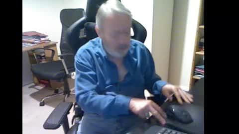 Snapshot of erasmus_d chatting on November 9, 2025, 5:33 pm erasmus_d online show from November 9, 2025, 5:33 pm