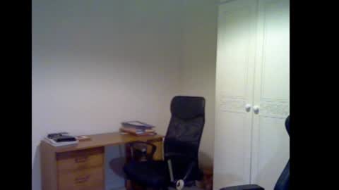 erasmus_d online show from December 15, 2025, 6:23 pm