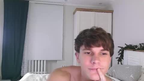 Snapshot of eric_crush chatting on December 17, 2025, 3:56 am Eric Crush online show from December 17, 2025, 3:56 am