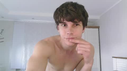 Eric Crush online show from June 3, 2026, 4:26 am