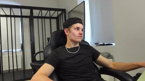    online show from October 8, 2025, 12:25 pm