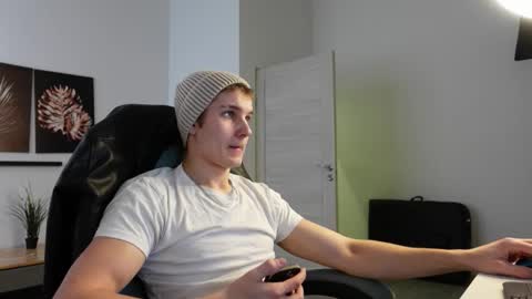    online show from October 14, 2025, 7:31 am