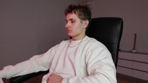    online show from November 14, 2025, 1:21 pm