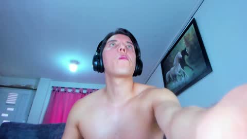 eric_twink18 online show from December 7, 2024, 4:47 pm