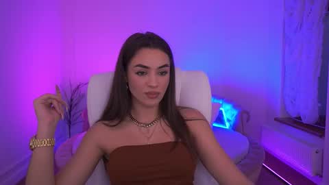 Erica online show from December 17, 2025, 2:12 pm