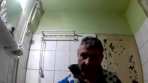 Snapshot of ericboy32 chatting on December 29, 2024, 12:52 am eric online show from December 29, 2024, 12:52 am