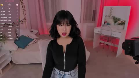 Snapshot of erika_kim chatting on October 18, 2025, 6:05 am erika_kim online show from October 18, 2025, 6:05 am