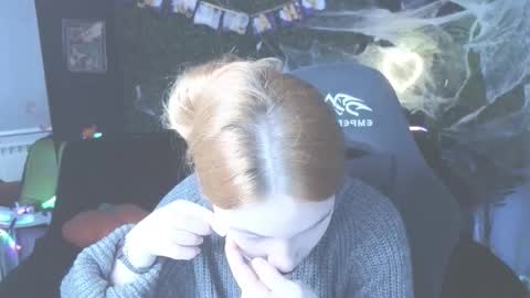 Snapshot of erikabrian chatting on October 22, 2025, 2:01 am erikabrian online show from October 22, 2025, 2:01 am