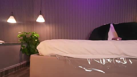 Eri  online show from April 1, 2026, 7:33 pm