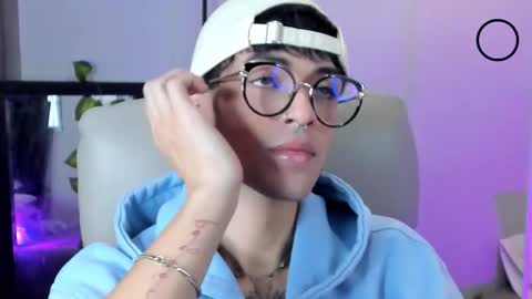   online show from November 27, 2025, 12:18 pm