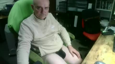 ernello online show from October 1, 2025, 8:04 pm