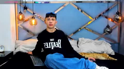 erofox_77 online show from November 23, 2025, 4:45 am