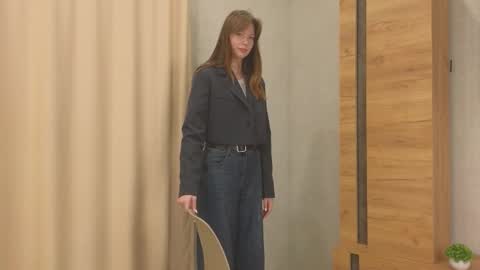 Lily online show from October 20, 2025, 3:45 pm