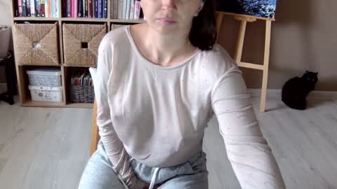 Melissa   online show from September 30, 2025, 12:10 pm