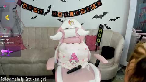 Snapshot of erotikam_girl chatting on October 17, 2025, 4:59 am Ximenaa online show from October 17, 2025, 4:59 am