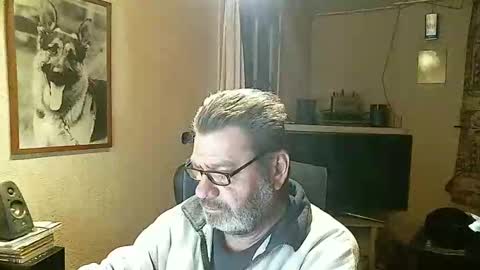 Erwins room welcome sound on online show from January 23, 2025, 12:57 am