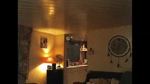 Erwins room welcome sound on online show from February 7, 2025, 9:58 pm