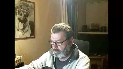 Erwins room welcome sound on online show from February 9, 2025, 11:36 pm