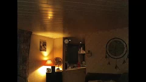 Erwins room welcome sound on online show from March 9, 2025, 9:14 pm