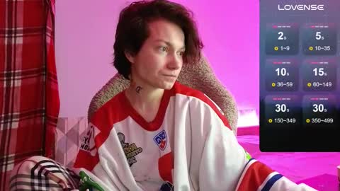 esajukyy online show from November 14, 2025, 9:08 am