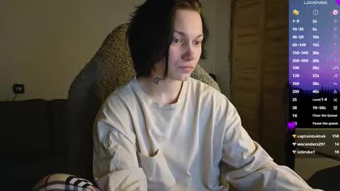 esajukyy online show from March 2, 2026, 4:36 pm