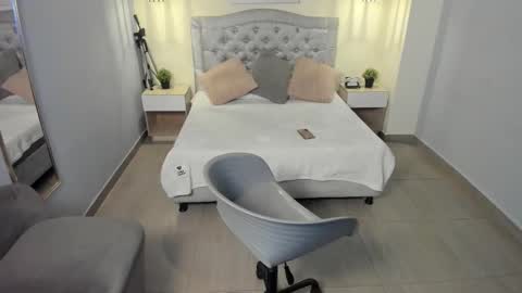 Escarlet online show from October 17, 2025, 1:46 pm