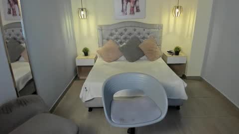 Escarlet online show from October 20, 2025, 1:11 pm