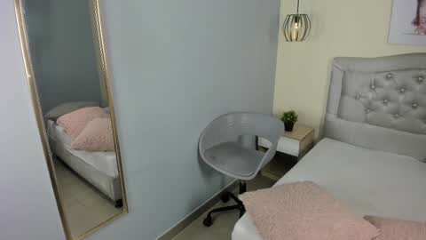 Escarlet online show from March 9, 2026, 1:15 pm