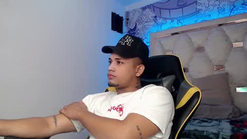 Snapshot of eskayler_ chatting on September 25, 2025, 10:24 pm eskayler_ online show from September 25, 2025, 10:24 pm