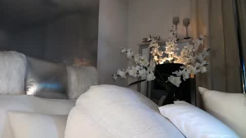 Esther online show from March 12, 2025, 12:53 am