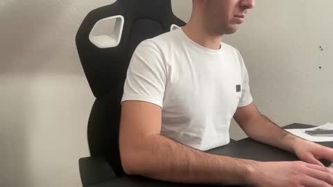 Snapshot of eskp chatting on March 4, 2025, 11:08 am eskp online show from March 4, 2025, 11:08 am