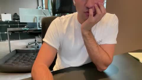 Snapshot of eskp chatting on October 7, 2025, 1:52 pm eskp online show from October 7, 2025, 1:52 pm