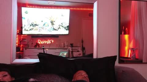 eslosyliz213 online show from February 18, 2025, 2:49 pm