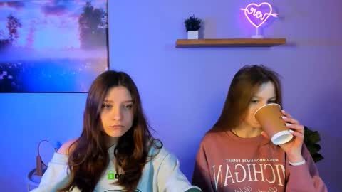 esme_moore_ online show from October 24, 2025, 8:22 am