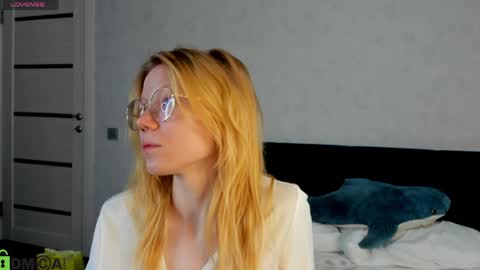 Snapshot of esme_runn chatting on May 7, 2026, 3:01 am Esme Runn online show from May 7, 2026, 3:01 am