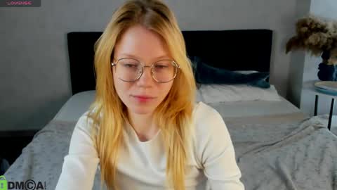 Snapshot of esme_runn chatting on May 13, 2026, 3:04 am Esme Runn online show from May 13, 2026, 3:04 am