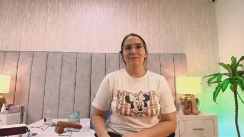 Esme online show from April 18, 2026, 1:20 am